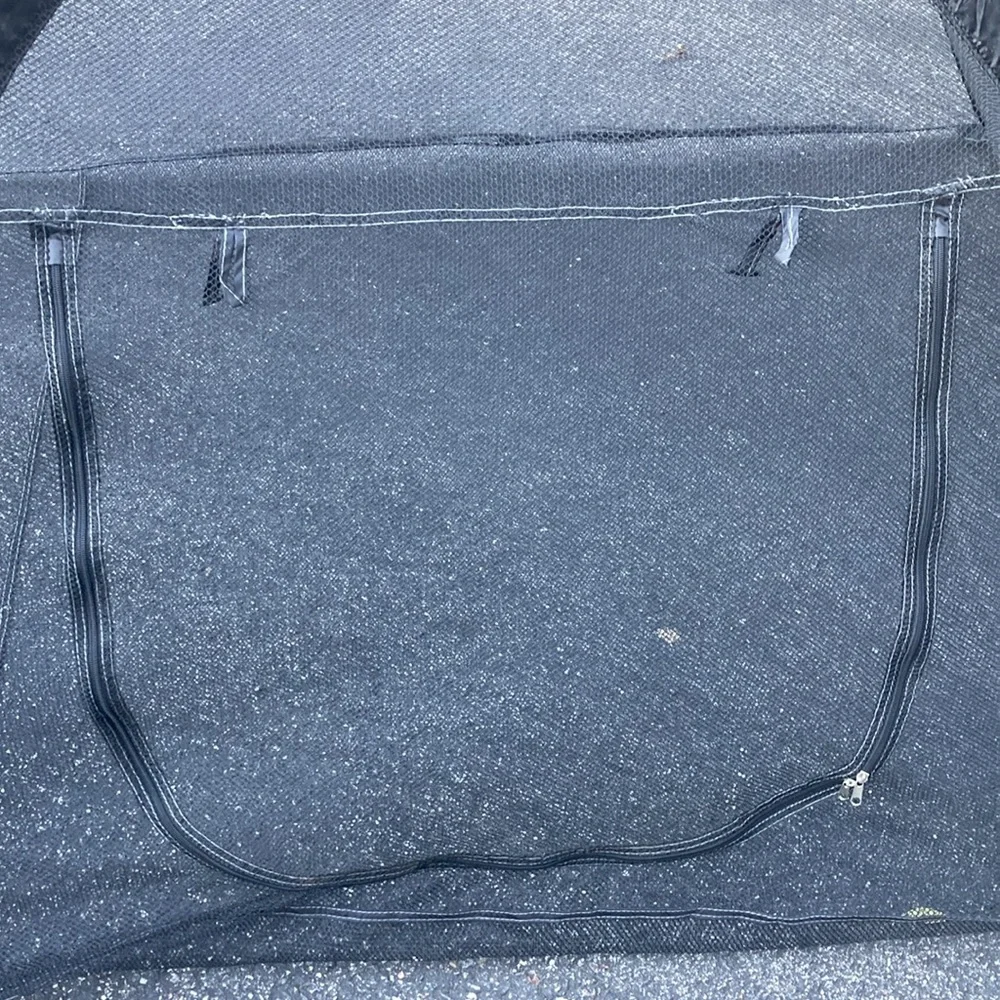 NWOT screened pet dome for indoor/outdoor use. Easy to assemble all one piece